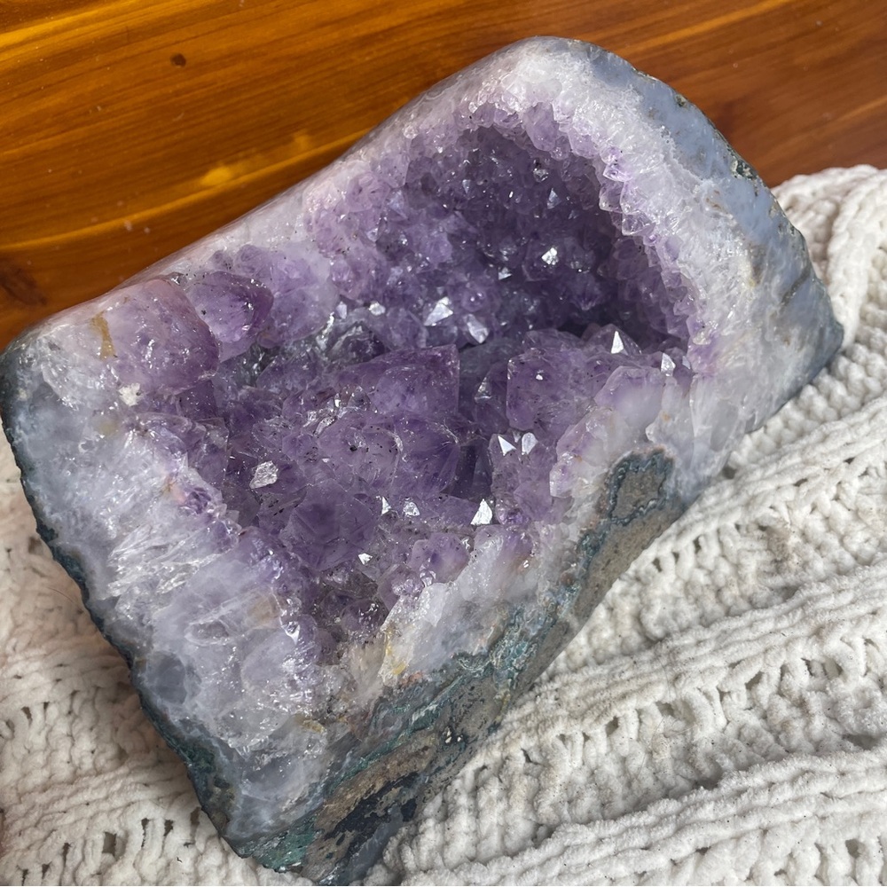 Amethyst crystal cathedral - Picture 5 of 9